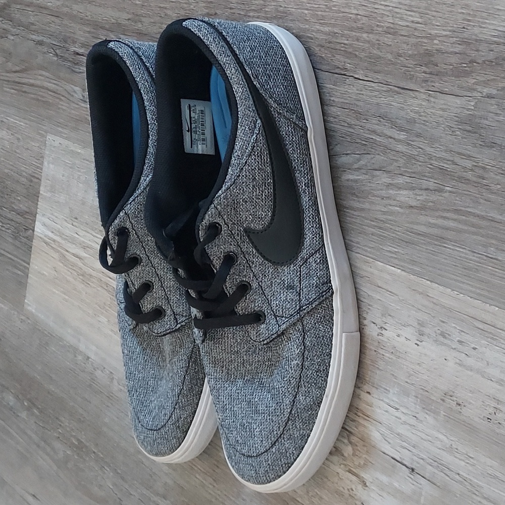 Nike SB men's 11 1/2 tennis shoes Black, White